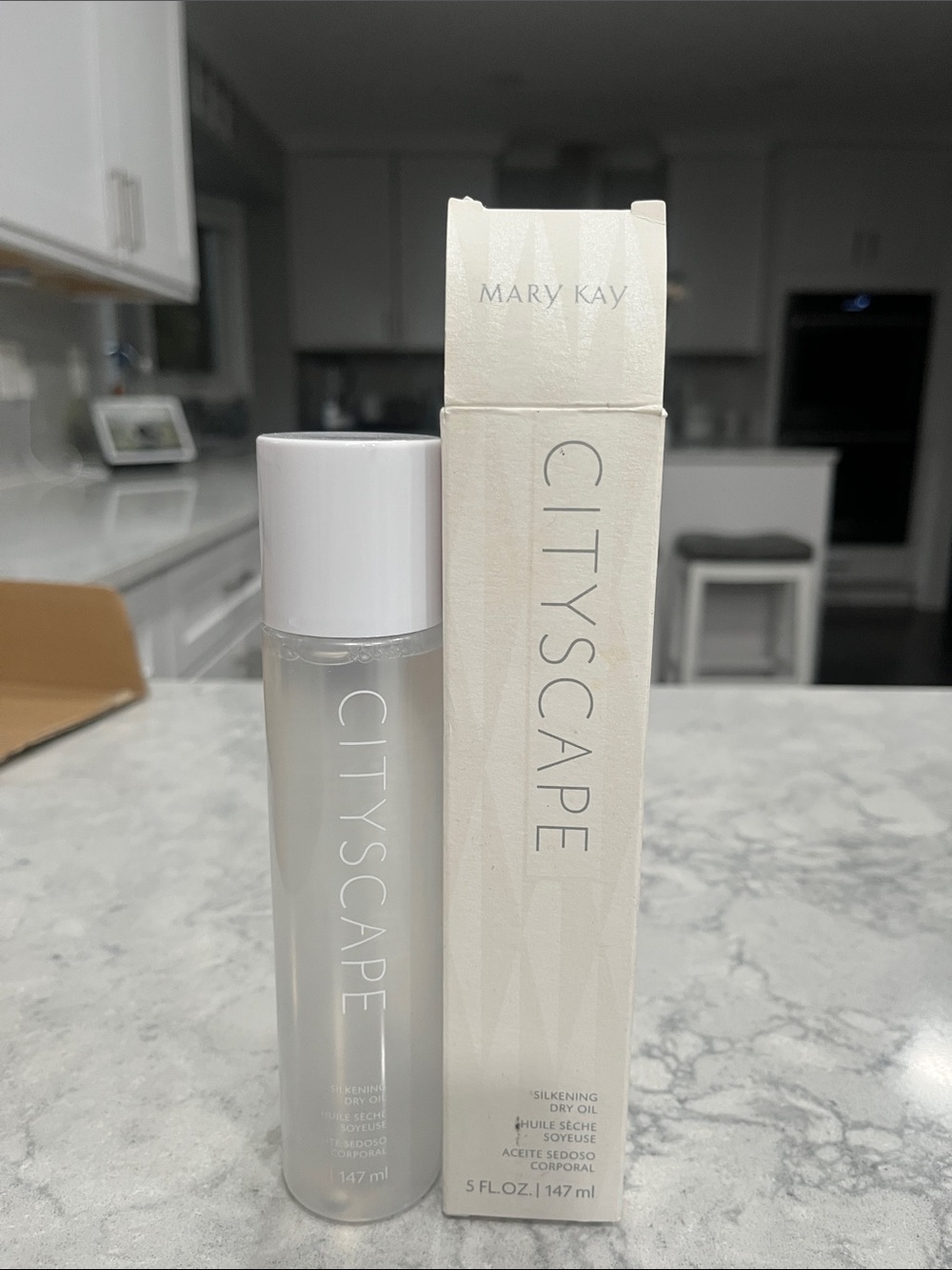 Mary Kay Cityscape Silkening Dry Oil - New